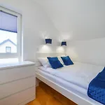 Dom wakacyjny Comfortable Homes With A Pool,
