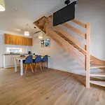 Сasa de vacaciones Comfortable Homes With A Pool, *