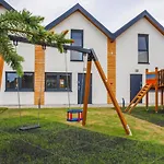 Dom wakacyjny Comfortable Homes With A Pool,