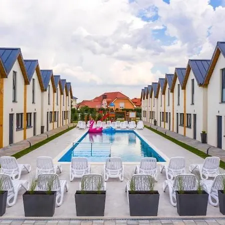 Comfortable Homes With A Pool, 레왈