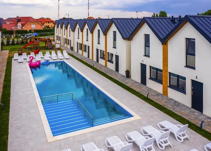 Comfortable Homes With A Pool, 레왈